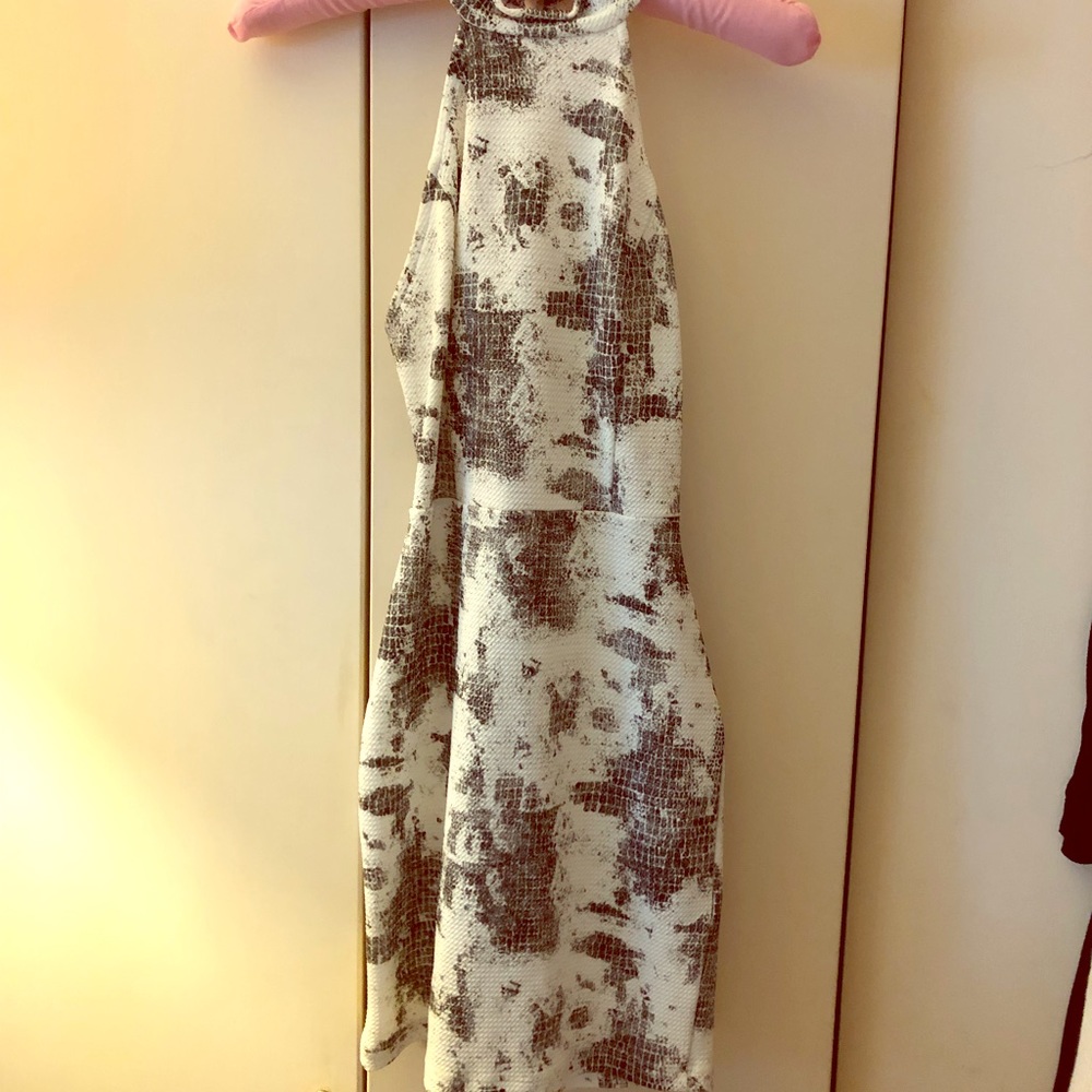 Cocktail dress with open back. Stretchy material.